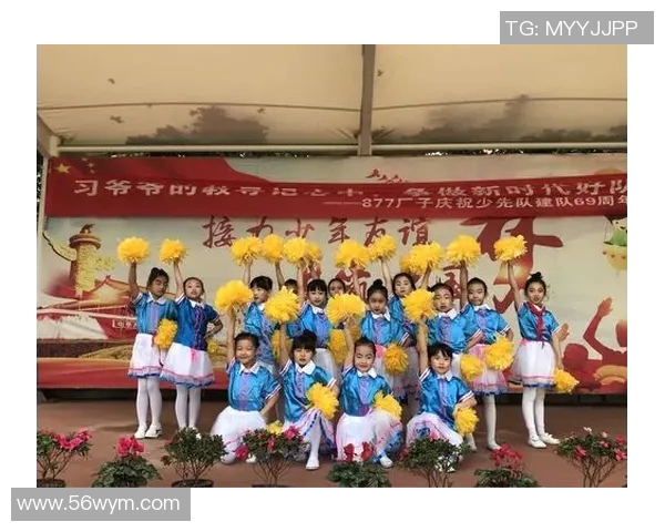 足球明星华丽转身进军模特界展现多才多艺新风采