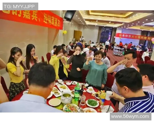 足球明星与小丑欢聚一堂共同庆祝足球盛事的欢乐瞬间 足球明星与小丑欢聚一堂共同庆祝足球盛事的欢乐瞬间